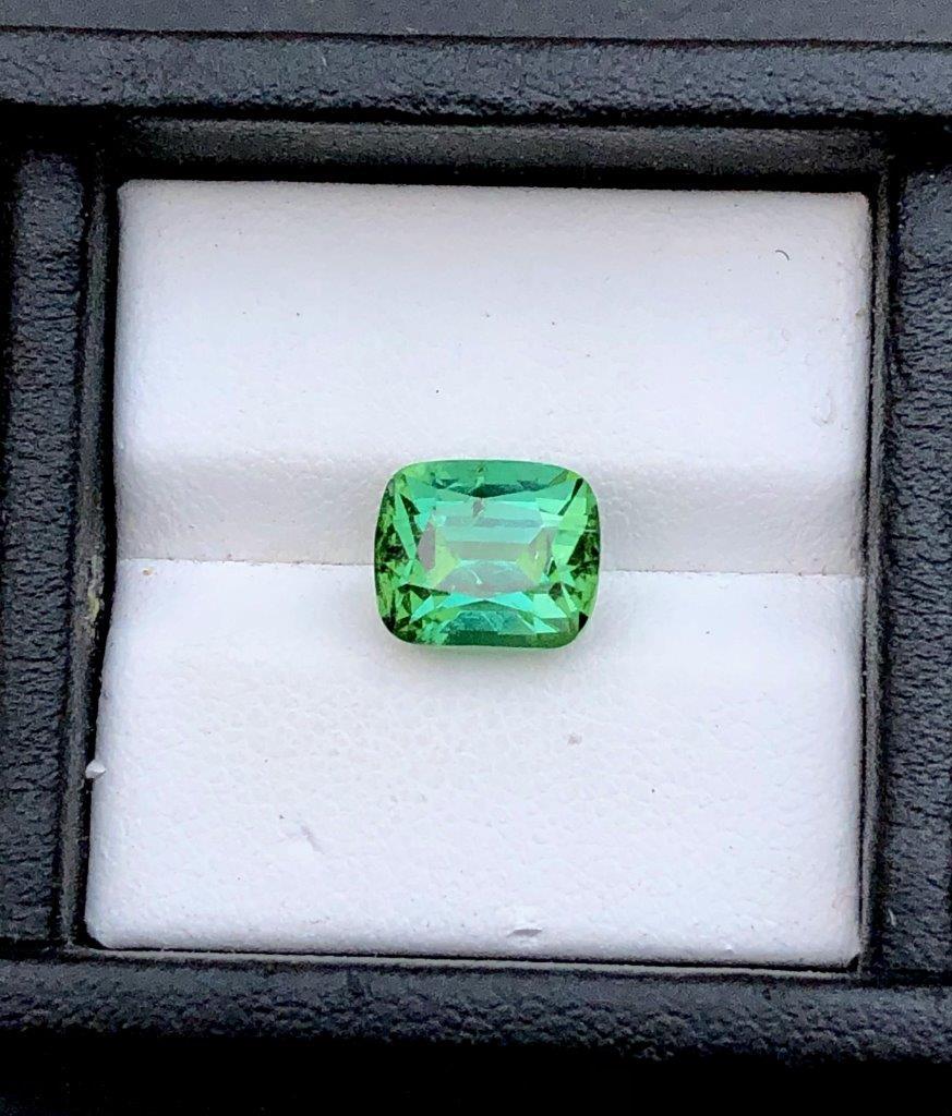 Top Quality Blue Green Tourmaline - 4.40 Carats - 9X8X7.5 mm: Title: Top Quality Blue Green Tourmaline - 4.40 Carats - 9X8X7.5 mm Origin: Afghanistan Additional Information: Top Quality Blue Green Tourmaline - 4.40 Carats - 9X8X7.5 mm Reserve: $280.00 Shipping: 