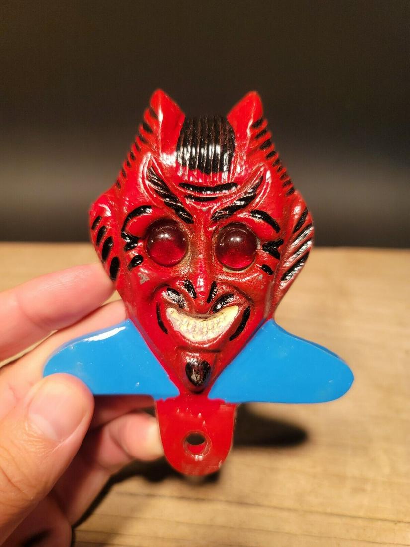 Devil License Plate Fob Topper: 4 1/2" tall x 3 3/4" wide Wonderful reproduction devil license plate topper. Good detail aluminum, slightly aged to look like an antique. Certainly hard to tell its age. Reserve: $25.00 Shipping: Dome