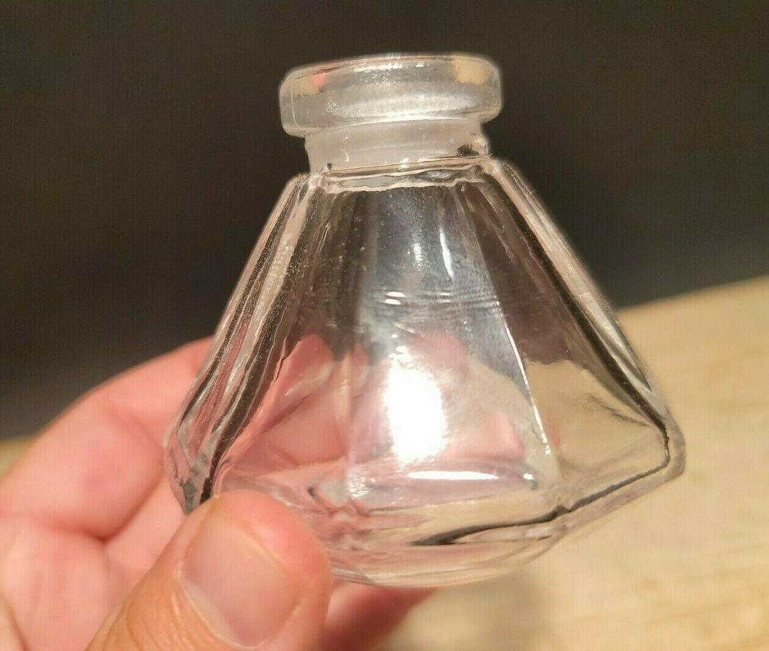 Clear Umbrella Glass Thick Glass Inkwell Ink pot Bottle: Reserve: $15.00 Shipping: Domestic: Flat-rate of $8.00 to anywhere within the contiguous U.S. International: Foreign shipping rates are determined by destination. International shipping may be subject