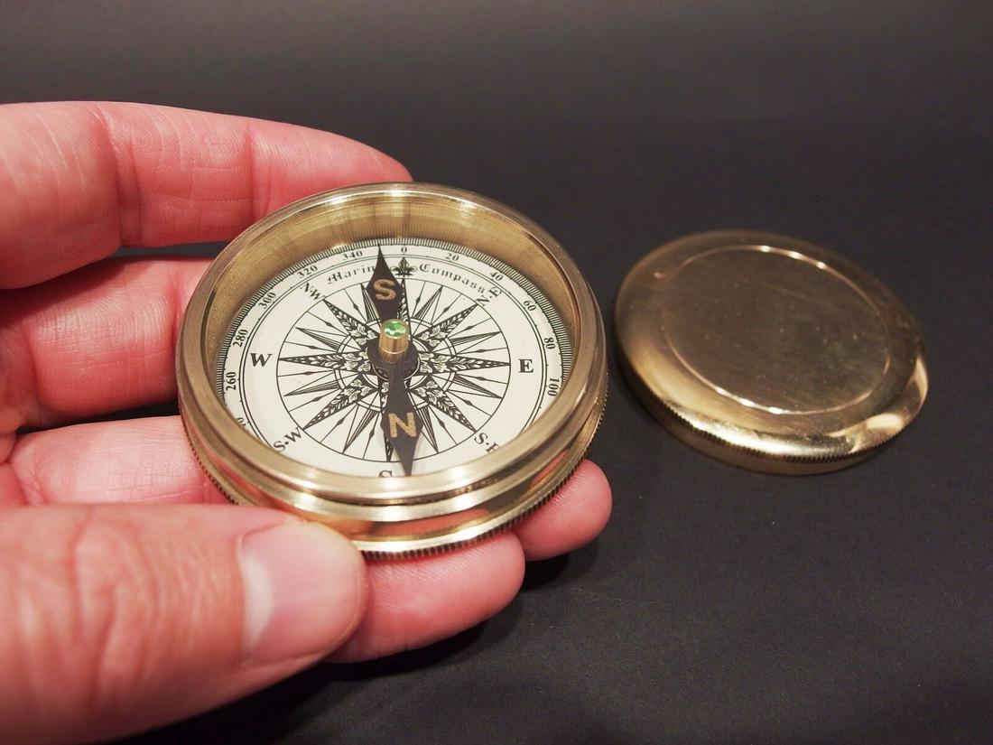 2 1/4" Screw Top Brass Heavy Maritime Navigational Compass: Vintage Antique Style 2 1/4" Brass Heavy Maritime Compass Description 2 1/4" Wide 7/8" Thick Nice reproduction of an antique compass. Great heavy quality piece with a screw on lid. Reserve: $20.00 Shi