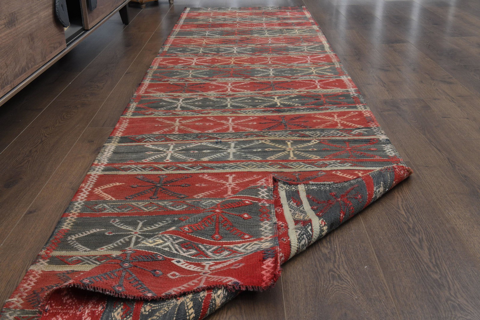 2'7x11'1 ft, MINIMALIST RUNNER RUG: Title: 2'7x11'1 ft, MINIMALIST RUNNER RUG Origin: Turkey Date/Period: 1960 - 1970 Materials: Wool and Cotton Size: 82x338=277 CM - 2'7x11'1 FT. Description: This one-of-a-kind Vintage Flatweave 