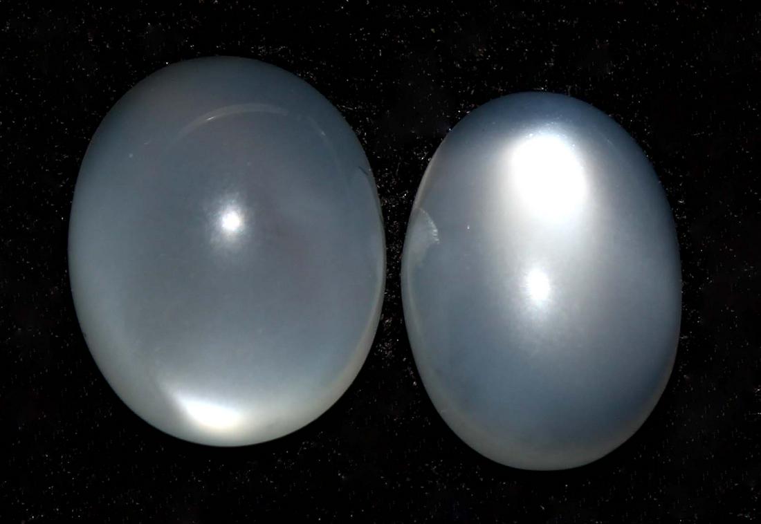 8.30 Cts Natural Moonstone Lot: No Reserve! Title: 8.30 Cts Natural Moonstone Lot Additional Information: Gemstone : Natural Moonstone Shape and cut : Oval Cabochon Weight : 8.30 carats Measurements : 12.50x9.84x5.12 mm , 12.05x8.63