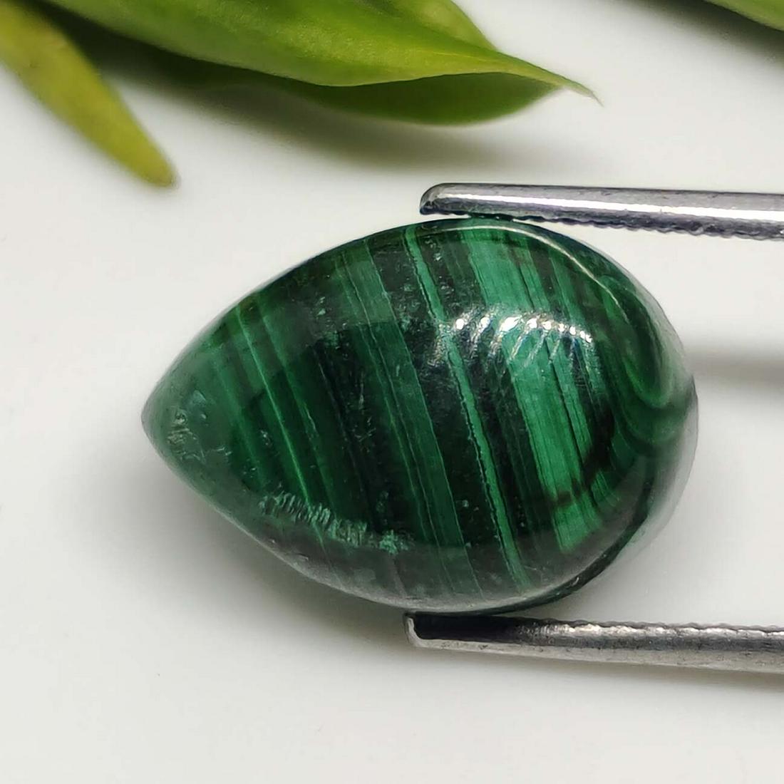 9.20 ct Natural Malachite: No Reserve! Title: 9.20 ct Natural Malachite Additional Information: Gemstones: Malachite Carat Weights: 9.2 ct Size/Dimensions: 14 x 10 mm Materials & Techniques: Malachite,Stone Shipping: Domestic: