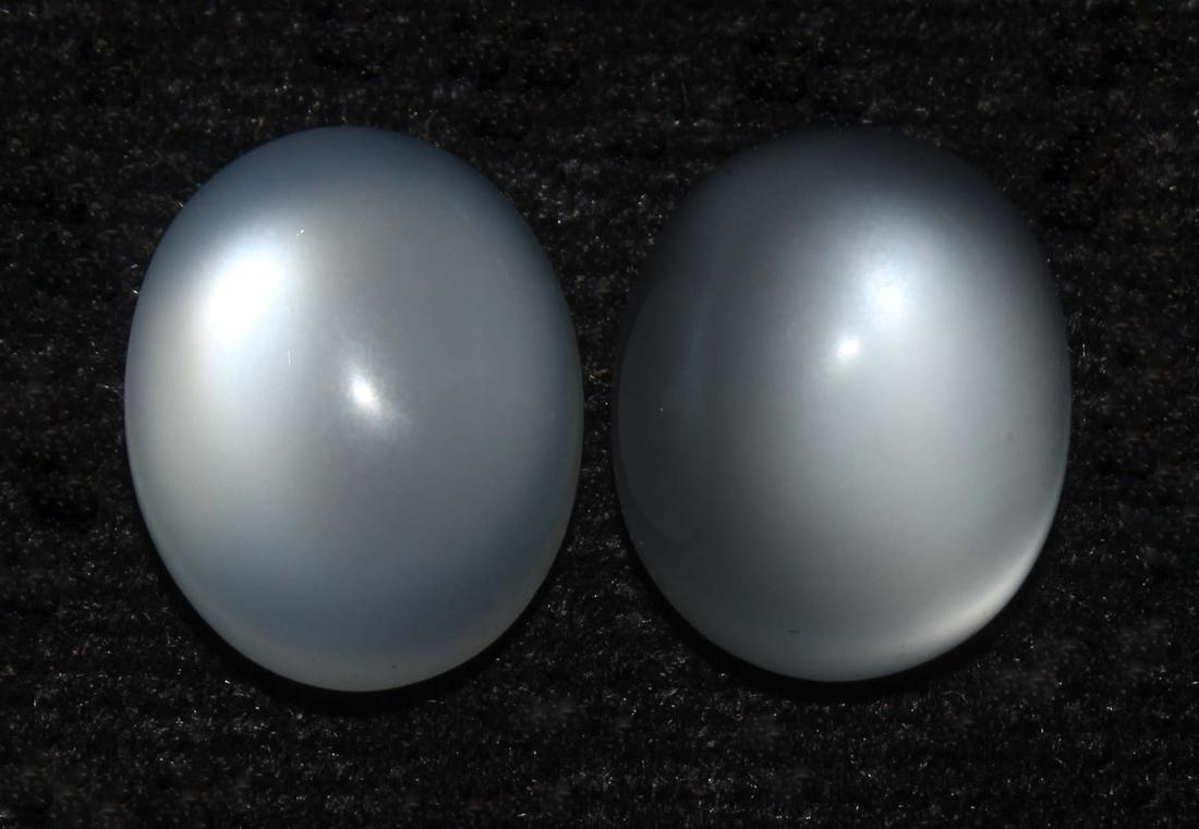 9.23 Cts Natural Moonstone Lot: No Reserve! Title: 9.23 Cts Natural Moonstone Lot Additional Information: Gemstone : Natural Moonstone Shape and cut : Oval Cabochon Weight : 9.23 Carats Measurements : 11.54x9.225.37 mm ,11.19x9.28x6