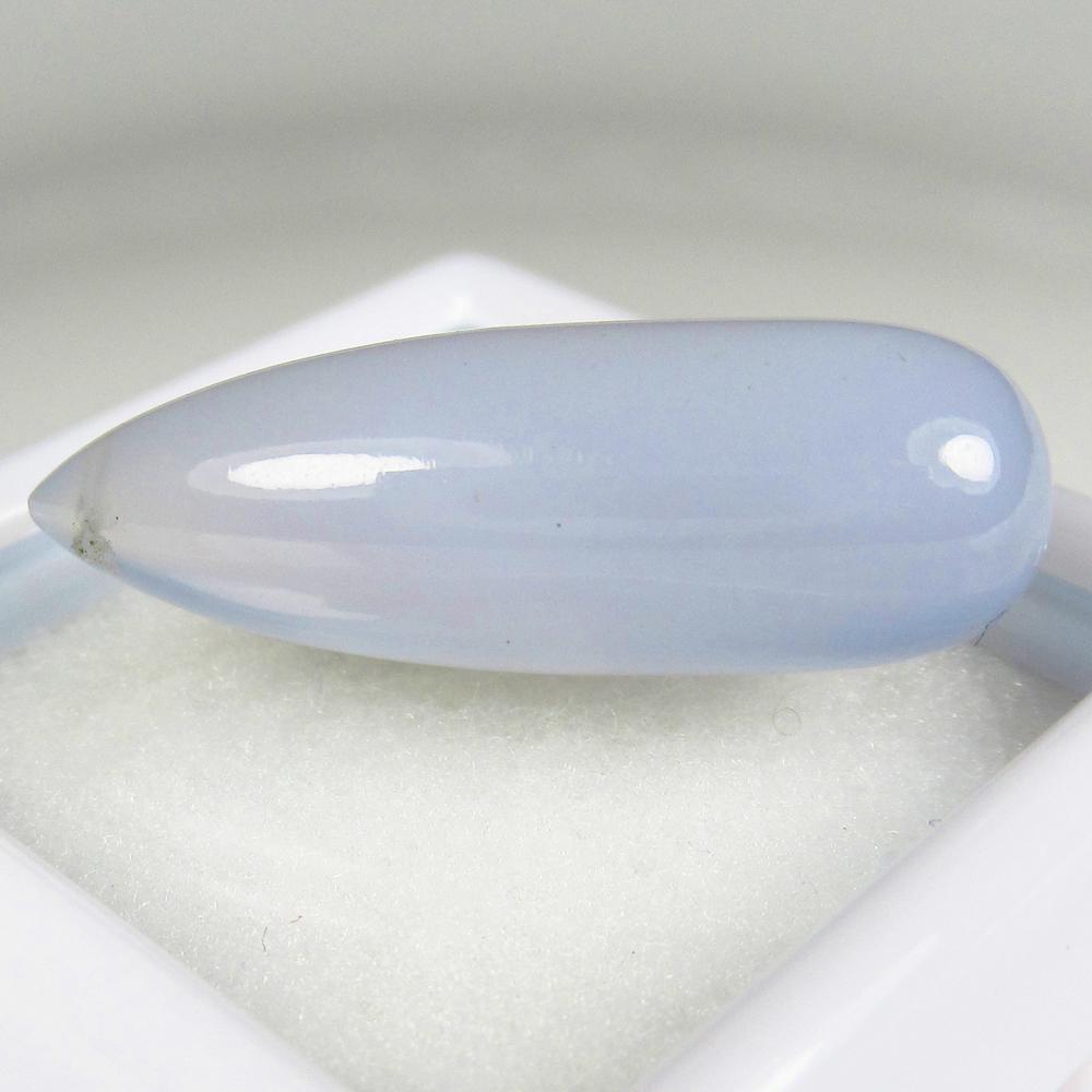 Natural Chalcedony - 11.42 Ct: No Reserve! Title: Natural Chalcedony - 11.42 Ct Origin: Brazil Weight: 11.42 Size/Dimensions: 24 x 8.2 x 8.2 mm Additional Information: Pieces : 1 No's / Shape : Pear Drop / Color : Ash / Clarity : T