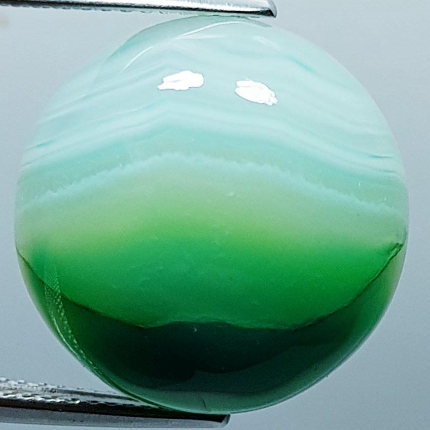 18.25 Ctz Natural Green Lace Agate: No Reserve! Title: 18.25 Ctz Natural Green Lace Agate Color/Clarity: Green / Transparant Gemstones: Agate 18.25 17.23 x 17.23 x 8.05 Additional Information: Round / Brazil Shipping: Domestic: Flat-rat
