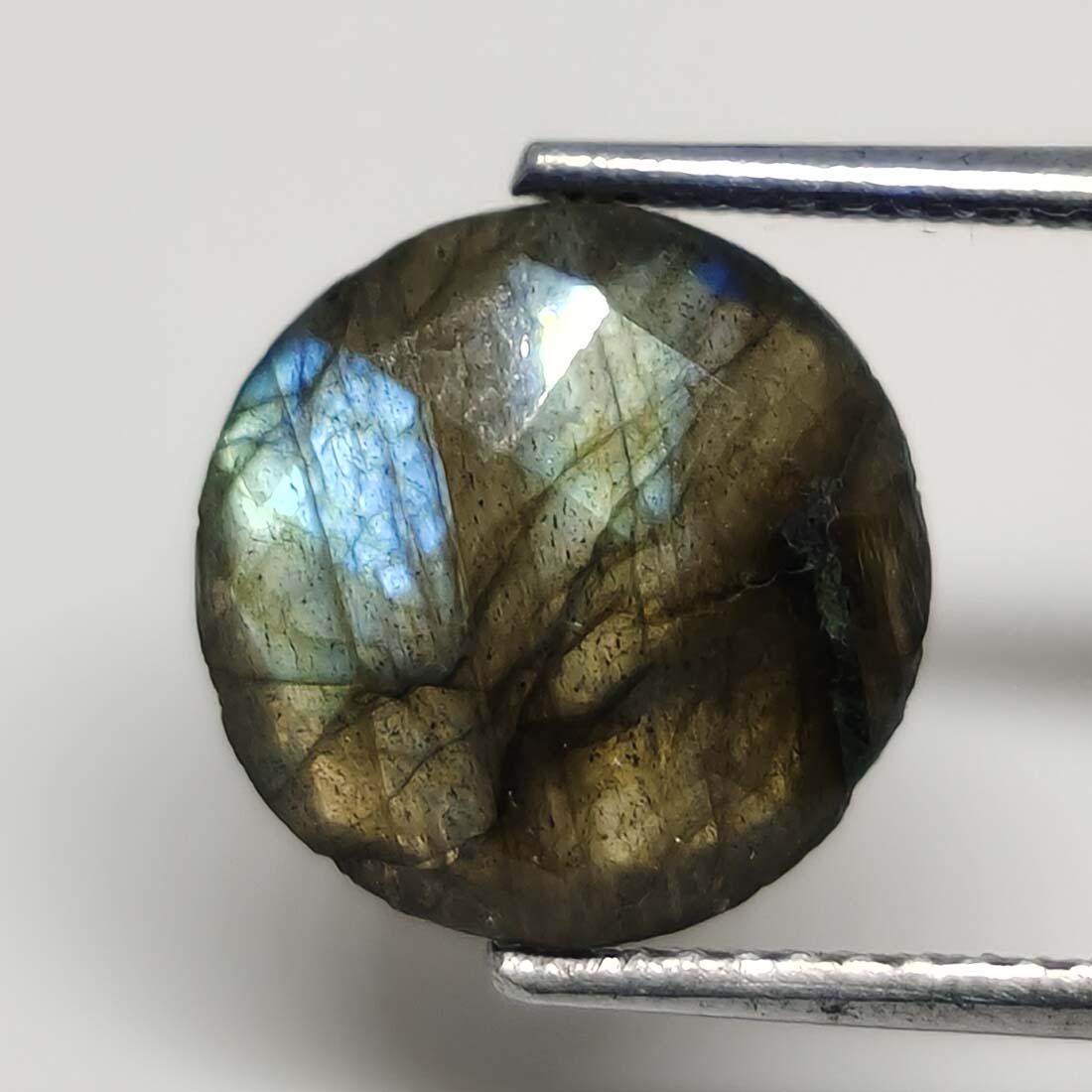 3.15 ct Natural Faceted Labradorite: No Reserve! Title: 3.15 ct Natural Faceted Labradorite Additional Information: Gemstones: Labradorite Carat Weights: 3.15 ct Size/Dimensions: 10 X 10 mm Origin : Labrador Materials & Techniques: Labra