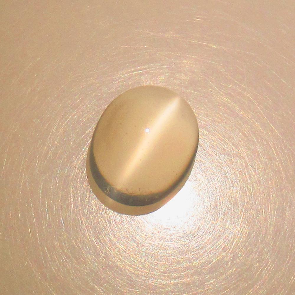 1.70 Ctw Natural Moonstone Oval Cab: No Reserve! Title: 1.70 Ctw Natural Moonstone Oval Cab Stone Clarity: Semi-Transparent Gemstones: Natural Moonstone Carat Weights: 1.7 Size/Dimensions: 8.00 x 6.60 x 4.60 mm Additional Information: Ni