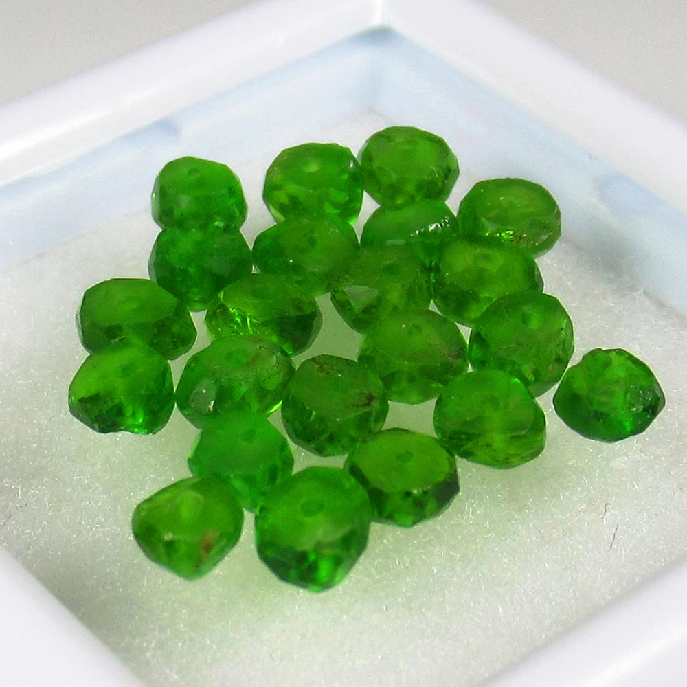 Natural Chrome Diopside Beads - 3.01 Ct: No Reserve! Title: Natural Chrome Diopside Beads - 3.01 Ct Origin: Russia Weight: 3.01 Size/Dimensions: 2.5 - 3.0 mm Additional Information: Pieces : 22 No's / Shape : Round Drilled Beads / Color : Gr