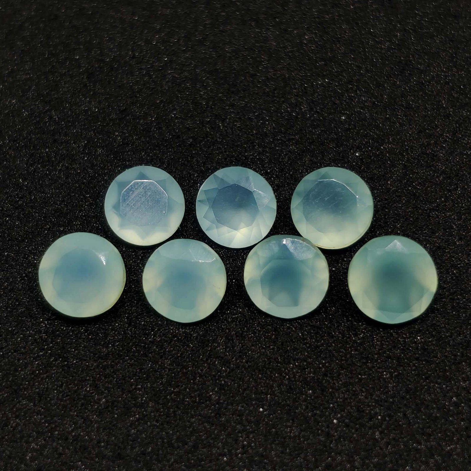 6.10 ct Natural Aqua Chalcedony Lot: No Reserve! Title: 6.10 ct Natural Aqua Chalcedony Lot Additional Information: Gemstones: Chalcedony Carat Weights: 6.10 ct Size/Dimensions: 5 X 5 mm Materials & Techniques: Chalcedony Shipping: Domes