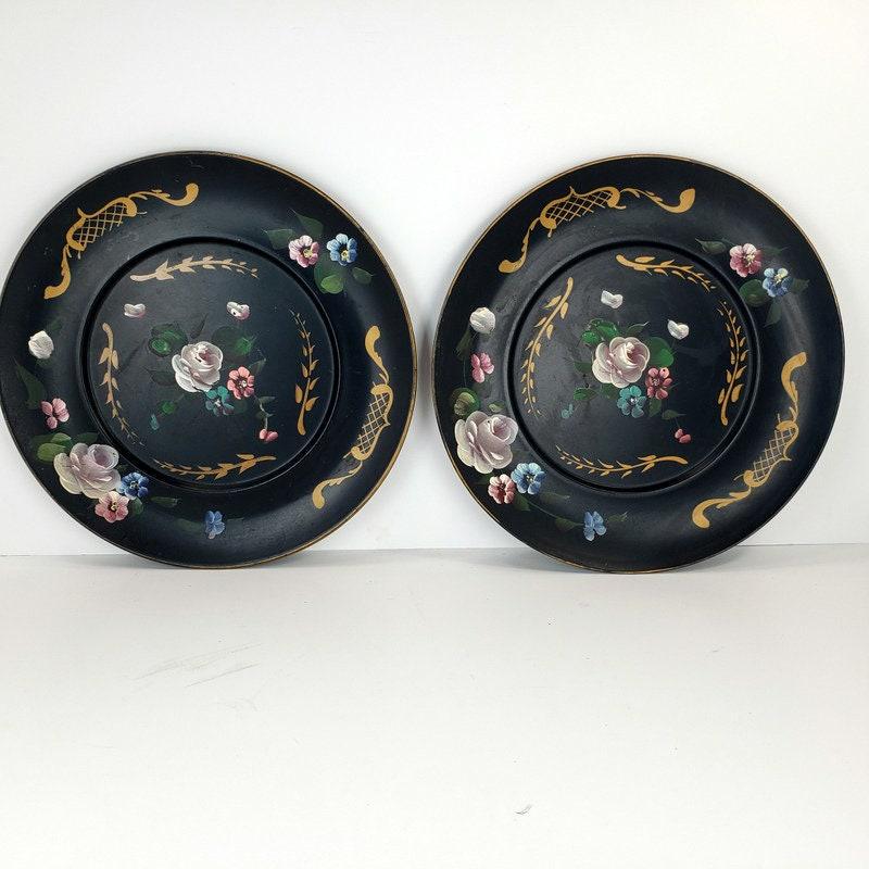 Vintage Large Wall Plates Black Metal Wall Art Flower Decor Hand Painted ChargersFolk Art Toleware: Vintage from the 1950s Materials: Metal Height: 14.25 inches Width: 14.25 inches Depth: 1 inches Description Vintage Large Wall Plates Black Metal Wall Art Flower Decor Hand Painted Folk Art Toleware