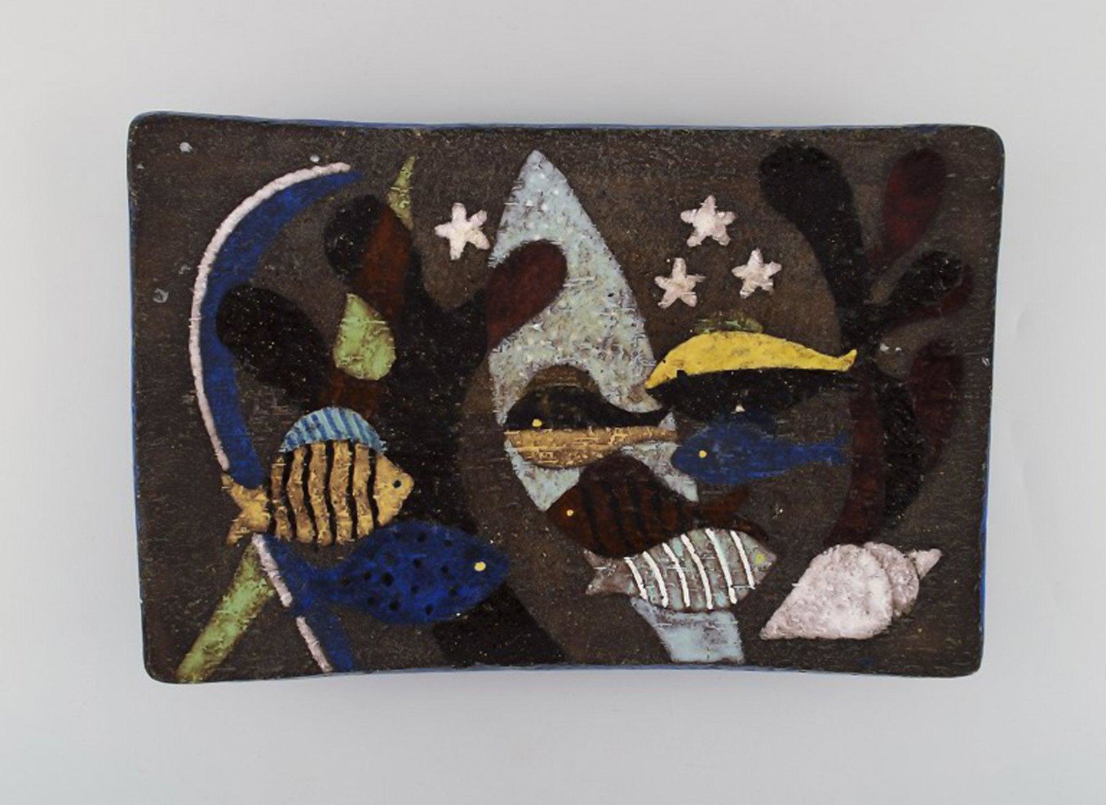 Anna-Lisa Thomson for Upsala-Ekeby. Large "Spectra" dish in glazed stoneware decorated with: Anna-Lisa Thomson for Upsala-Ekeby. Large "Spectra" dish in glazed stoneware decorated with underwater scene. 1960's. In very good condition. Measures: 37 x 23 x 6.5 cm. Stamped. Reserve: $329.00 Ship