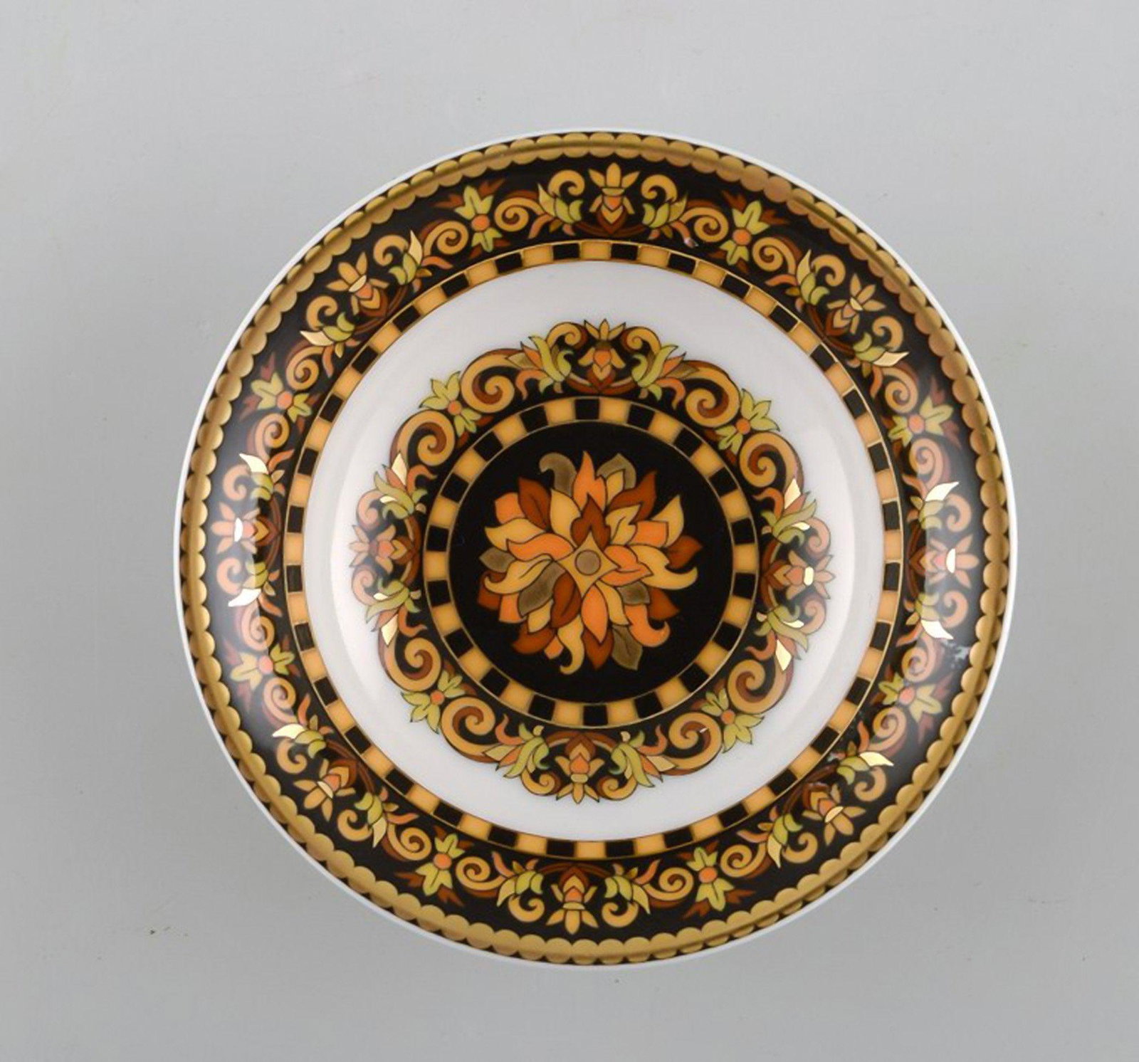 Gianni Versace for Rosenthal. "Barocco" porcelain bowl with gold decoration. 20th century. (1 of 5)