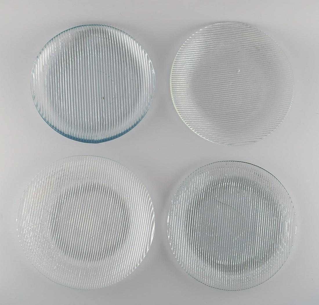 Per Lütken for Holmegaard. Four "Buffet" plates in mouth-blown art glass. 1980s.: Title: Per Lütken for Holmegaard. Four "Buffet" plates in mouth-blown art glass. 1980s. Description: Per Lütken for Holmegaard. Four "Buffet" plates in mouth-blown art glass. 1980s. Largest
