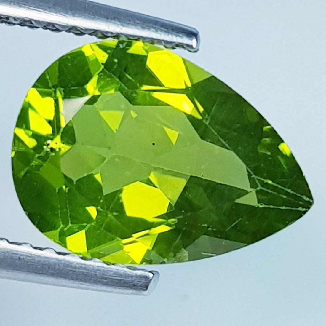3.18 Ctz Beautiful Pear Natural Peridot (1 of 3)