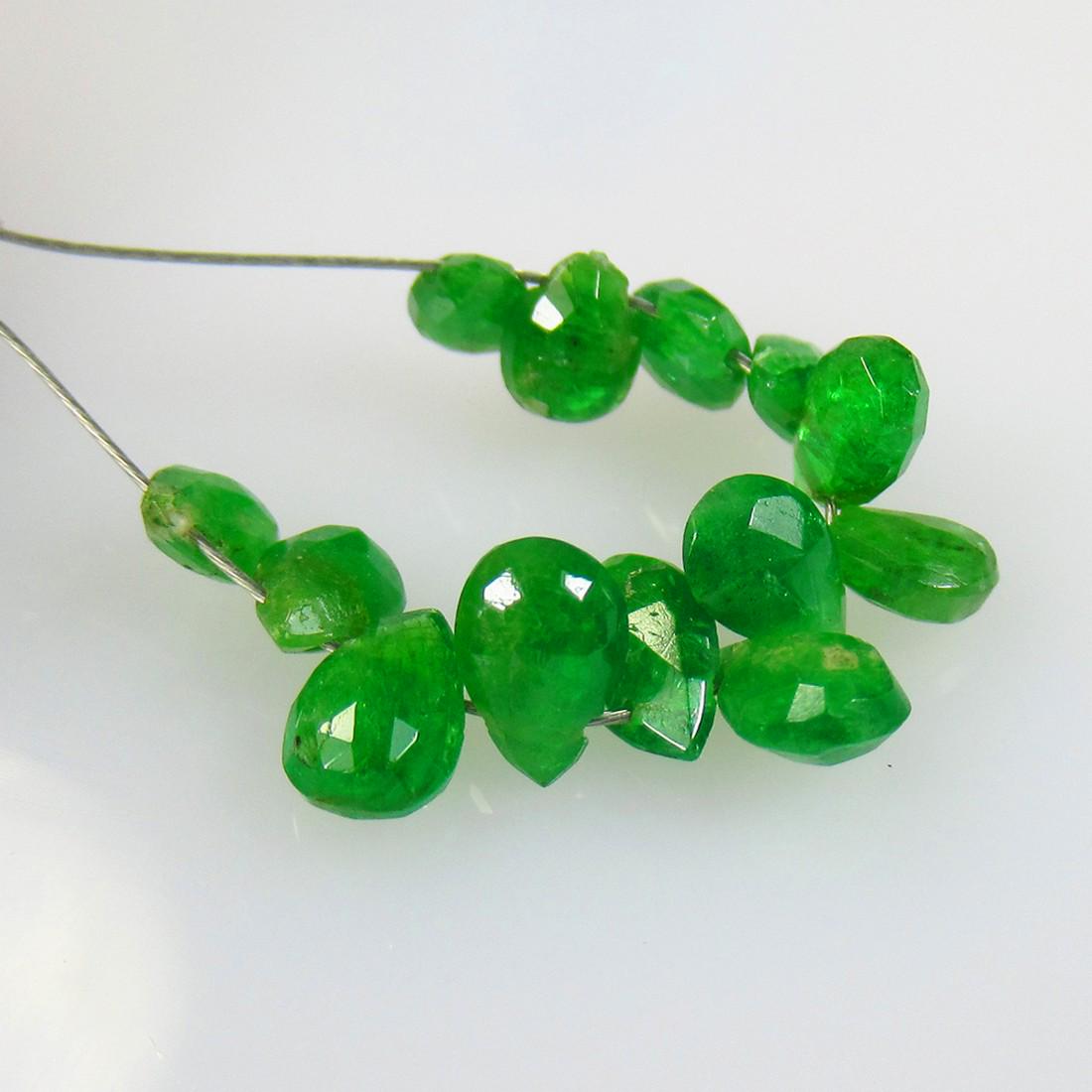5.10 Ctw Natural Tsavorite garnet Drilled Pear Beads: No Reserve! Title: 5.10 Ctw Natural Tsavorite garnet Drilled Pear Beads Stone Clarity: Opaque Gemstones: Natural Tsavorite Beads Carat Weights: 5.1 Size/Dimensions: 4.5x3.0 - 5.7x3.7 mm / 13 Pc's Addi
