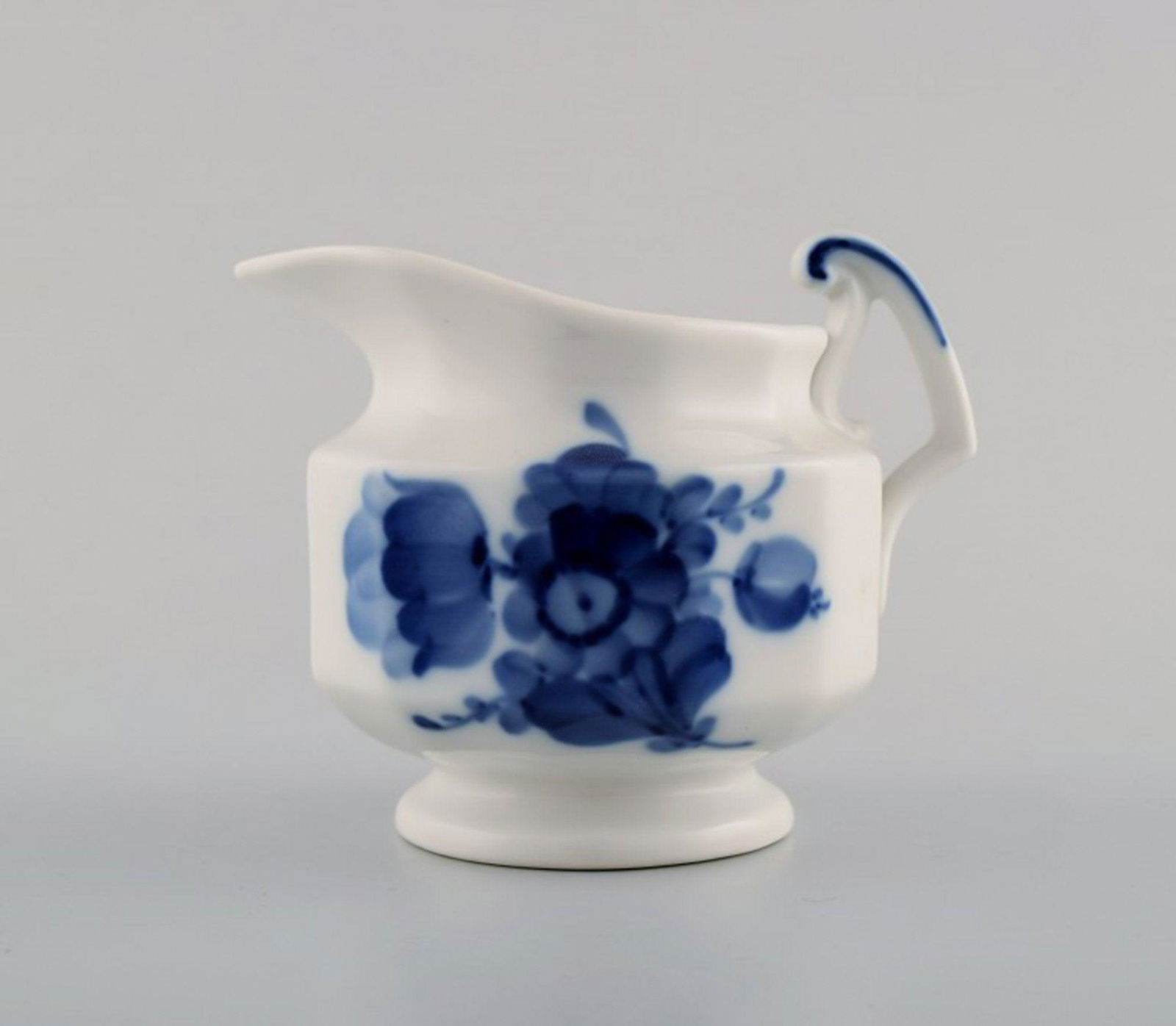 Royal Copenhagen blue flower angular creamer no. 8652. (1 of 5)