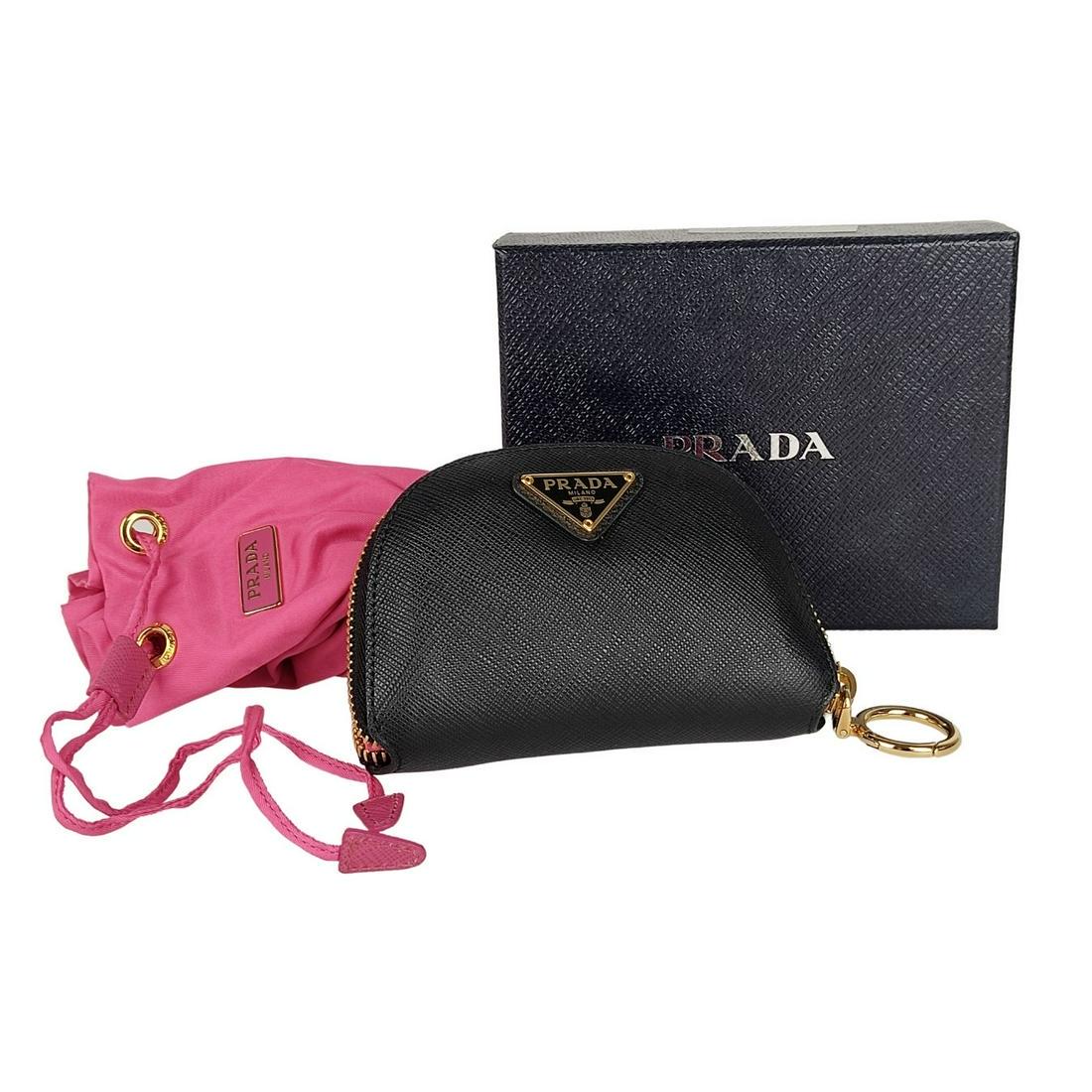 PRADA "Trick" removable pouch: Title: "PRADA" "Trick" removable pouch Material: Leather / Cotton N/A Description: (4227/B).Clutch bag in black saffiano leather with key hook - A fuchsia nylon bag with drawstring can be extracted fr