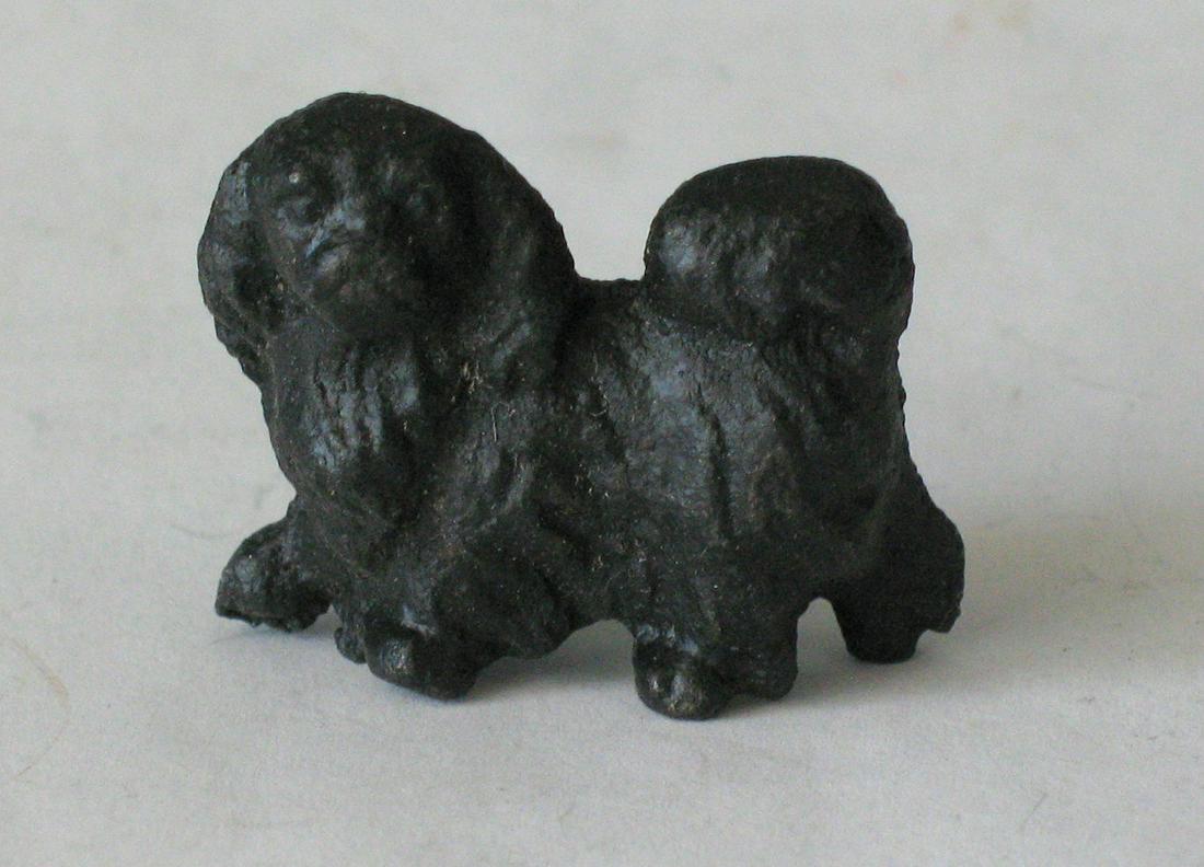 Vintage cast iron Shiatsu dog paperweight. (1 of 1)