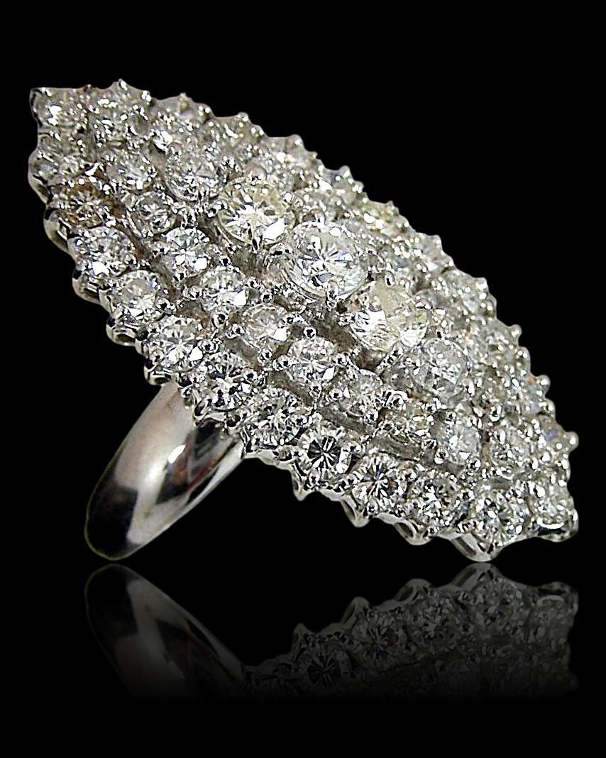 # 4753 / Fab 2.30Ct Diamond Navette Marquise Ring In 18K White Gold (1 of 5)