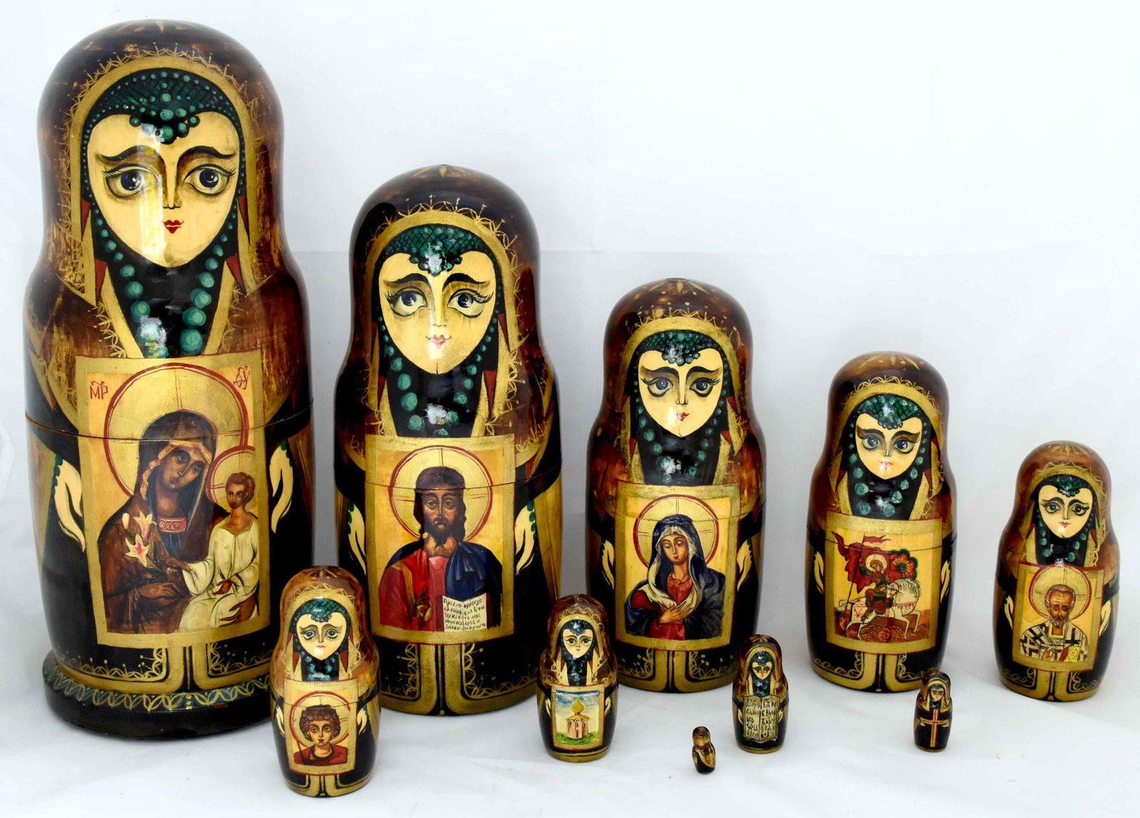 Matreshka: Large Matreshka. Traditional russian wooden nesting doll. Hand made, hand painted with artist’s signature. Sergiyev Posad, 10 pcs. "Dimensions: 14 × 35 cm" Reserve: $220.00 Shipping: Domest
