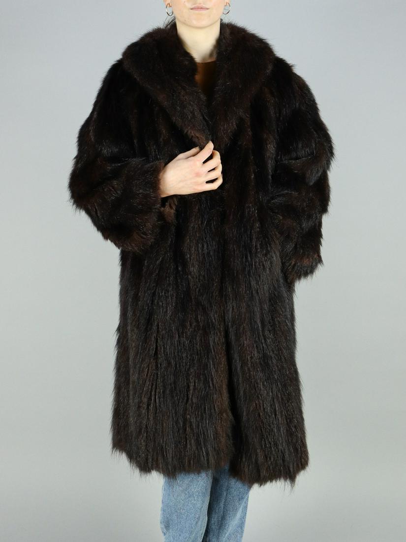 BROWN MINK FUR COAT - US 20 - EU XL: Title: BROWN MINK FUR COAT - US 20 - EU XL Size/Dimensions: Aproximate size- EU: XL; US: 20 : Important details: Length: 110cm/43.31in -Shoulders width:53cm/20.87in -Sleeve Length:58cm/22.83in -Bust s