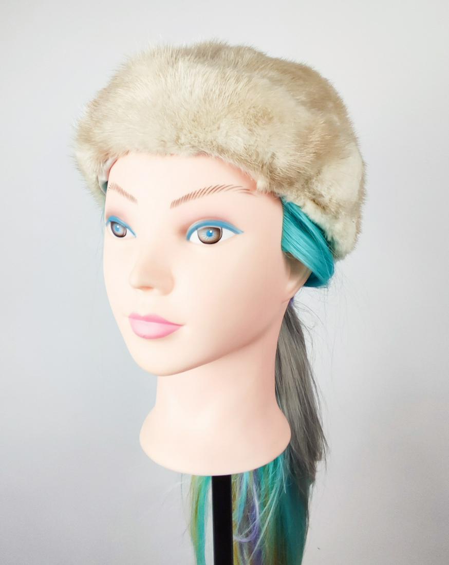 BLONDE MINK FUR HAT - Size XL: Title: BLONDE MINK FUR HAT - Size XL Size/Dimensions: Circunference: 56cm -57cm; 22.05in -22.44in; Additional Information: We offer in house shipping - Fedex shipping = $35; 7-10working days; Combine