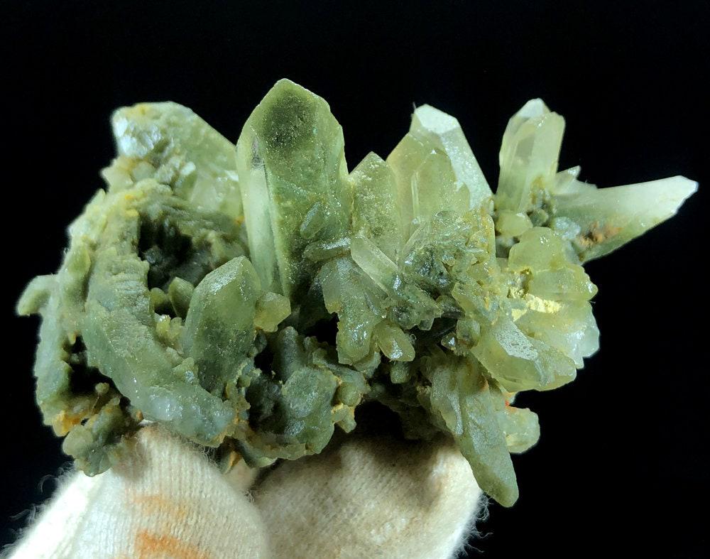 Natural quartz mineral specimen from skardu pakistan 63gram . (1 of 6)