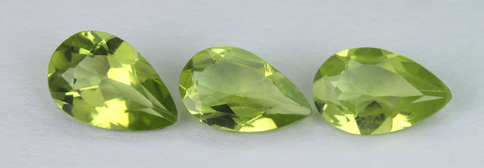 2.36 cts Natural Peridot Lot (1 of 3)