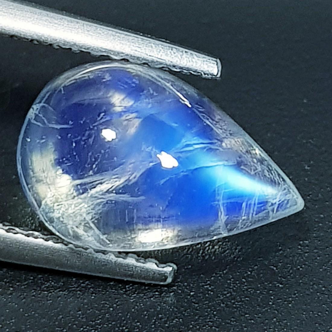 3.66 Ctz Natural Royal Blue Moonstone: No Reserve! Title: 3.66 Ctz Natural Royal Blue Moonstone Color/Clarity: Royal Blue / Transparant Gemstones: Moonstone Carat Weights: 3.66 Size/Dimensions: 12.20 x 8.00 x 5.60 Additional Info: Pear / I