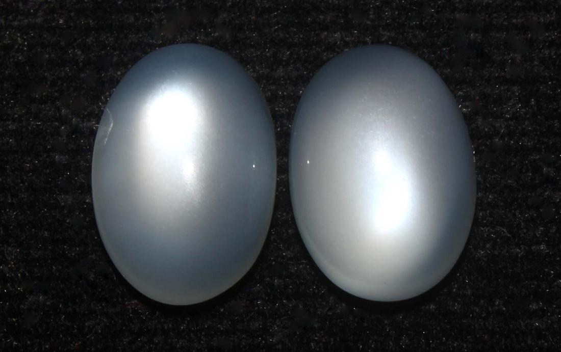 6.41 Cts Natural Moonstone Lot: No Reserve! Title: 6.41 Cts Natural Moonstone Lot Description: Gemstone : Natural Moonstone Shape : Oval Cabochon Weight : 6.41 carats Measurements : mm Color : White Number Of Stone : 2 Transparency