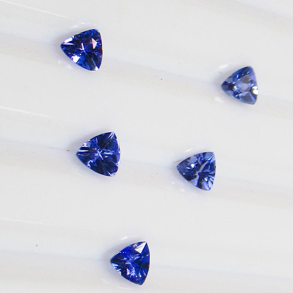 0.54 Ctw Natural 5 Tanzanite Trillion Set: No Reserve! Title: 0.54 Ctw Natural 5 Tanzanite Trillion Set Stone Clarity: VVS Gemstone: Natural Tanzanite Carat Weight: 0.54 Size/Dimensions: 2.9x3.0 - 3.2x3.2 mm / 5 Pc's Additional Information: To