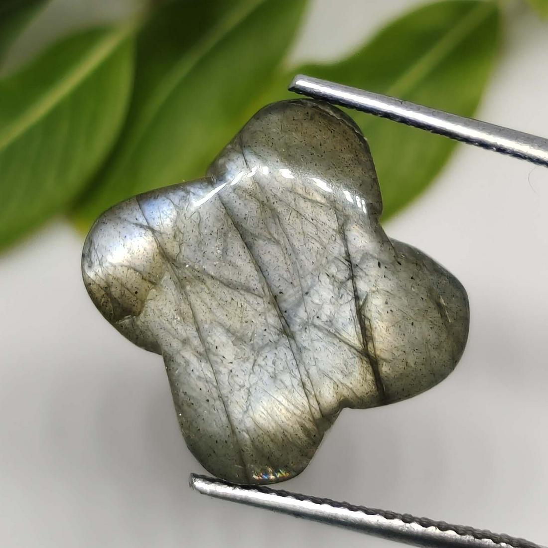 10.45 ct Natural Labradorite Star: No Reserve! Title: 10.45 ct Natural Labradorite Star Additional Information: Gemstones: Labradorite Carat Weights: 10.45 ct Size/Dimensions: 14.5 X 14.5 mm Materials & Techniques: labradorite Shipping