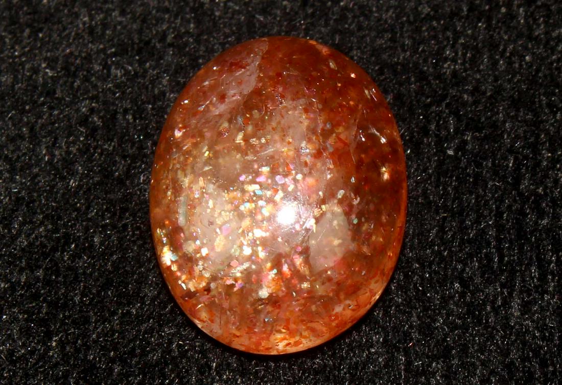 5.85 Cts Natural Sunstone: No Reserve! Title: 5.85 Cts Natural Sunstone Description: Gemstone : Natural Sunstone Origin : Africa Weight : 5.85 Carats Dimensions : 14x11 mm Shape : Oval Cabochon Color : Orange Treatment : No Tre