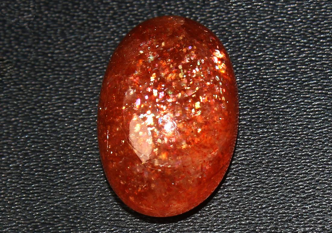 11.30 Cts Natural Sunstone Lot: No Reserve! Title: 11.30 Cts Natural Sunstone Lot Description: Gemstone : Natural Sunstone Origin : Africa Weight : 11.30Carats Dimensions : 17.15x11.60x7.69 mm Shape : Oval Cabochon Color : Orange Tr