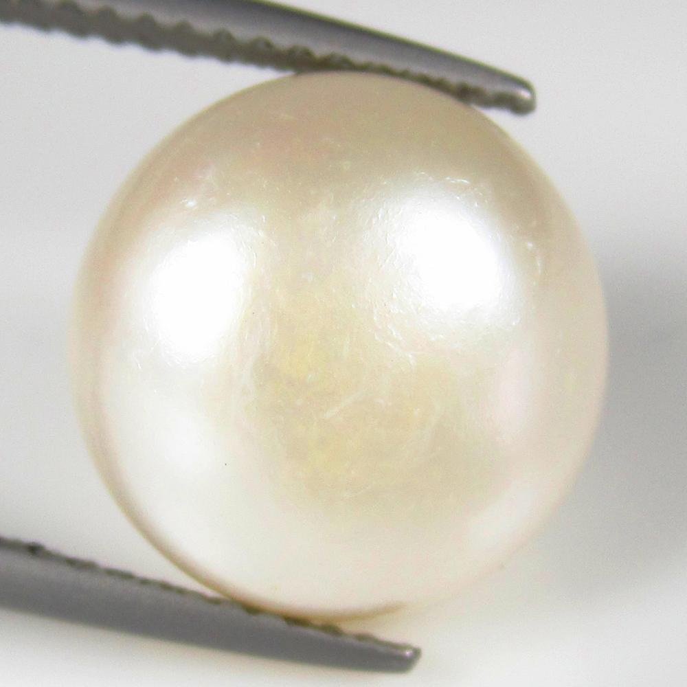 Natural Fresh Water Pearl - 9.40 Ct: No Reserve! Title: Natural Fresh Water Pearl - 9.40 Ct Origin: India Weight: 9.4 Size/Dimensions: 12.0 x 12.0 x 9.0 mm Additional Information: Pieces : 1 No's / Shape : Round Drilled / Color : White /