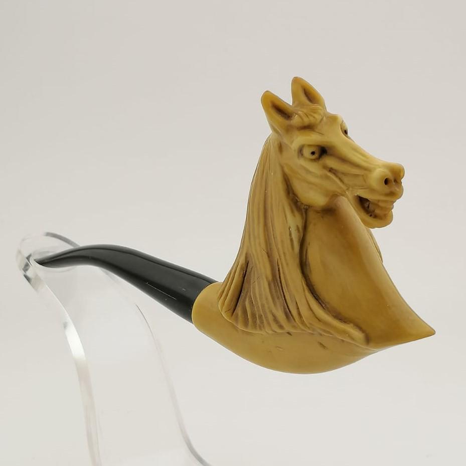 Horse Meerschaum Cigarette Holder: Title: Horse Meerschaum Cigarette Holder Materials: Meerschaum Dimension: 5.51 inch(14cm) Additional Information: Horse,Hand carved Meerschaum Cigarette Holder. Made in Turkey,Eskisehir by Meerschaum