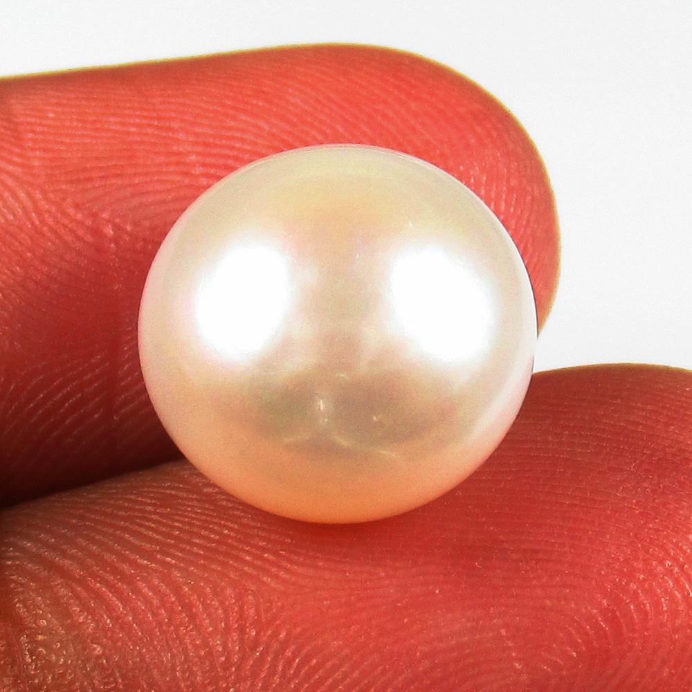 Natural Fresh Water Pearl - 8.69 Ct: No Reserve! Title: Natural Fresh Water Pearl - 8.69 Ct Origin: India Weight: 8.69 Size/Dimensions: 12.3 x 12.3 x 9.0 mm Additional Information: Pieces : 1 No's / Shape : Round Drilled / Color : White 