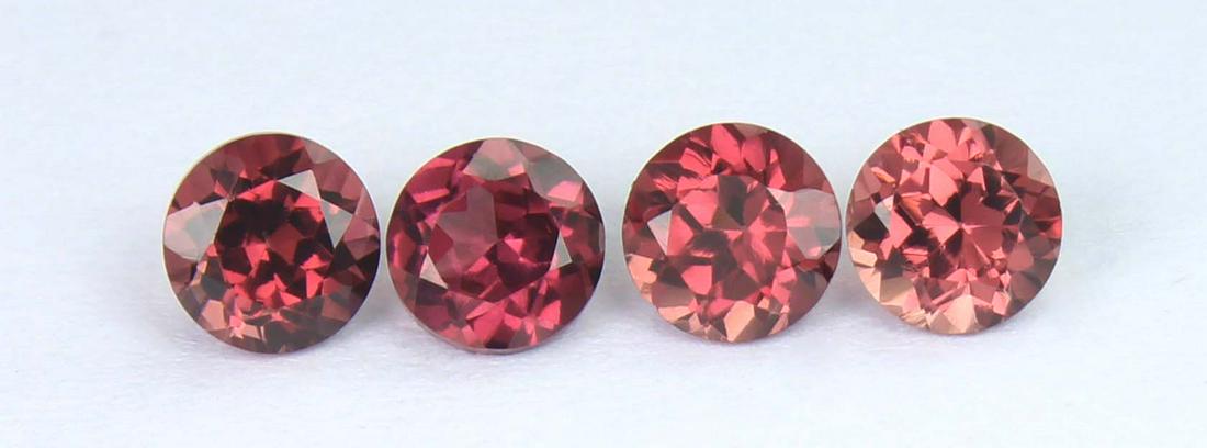 1.51 Cts Natural Almandine Garnet Lot: No Reserve! Gemstone : Natural Almandine Garnet Shape and cut : Round Cut Origin : Brazil Weight : 1.51 carats Measurements : 4x4 mm [Calibrated] Color : Red Number of Stone : 4 Transprancy : Transpar