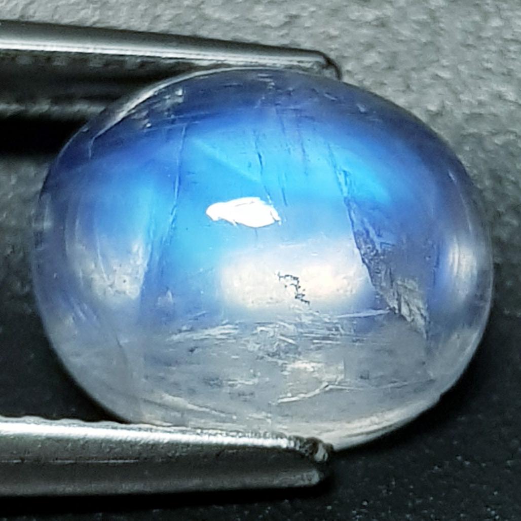 4.37 ctz " Lovely Collection" Natural Royal Blue Moonstone: No Reserve! Title: 4.37 ctz " Lovely Collection" Natural Royal Blue Moonstone Color/Clarity: Royal Blue / Transparant Gemstones: Moonstone Carat Weight: 4.37 Size/Dimensions: 10.90 x 9.00 x 5.60 Addit