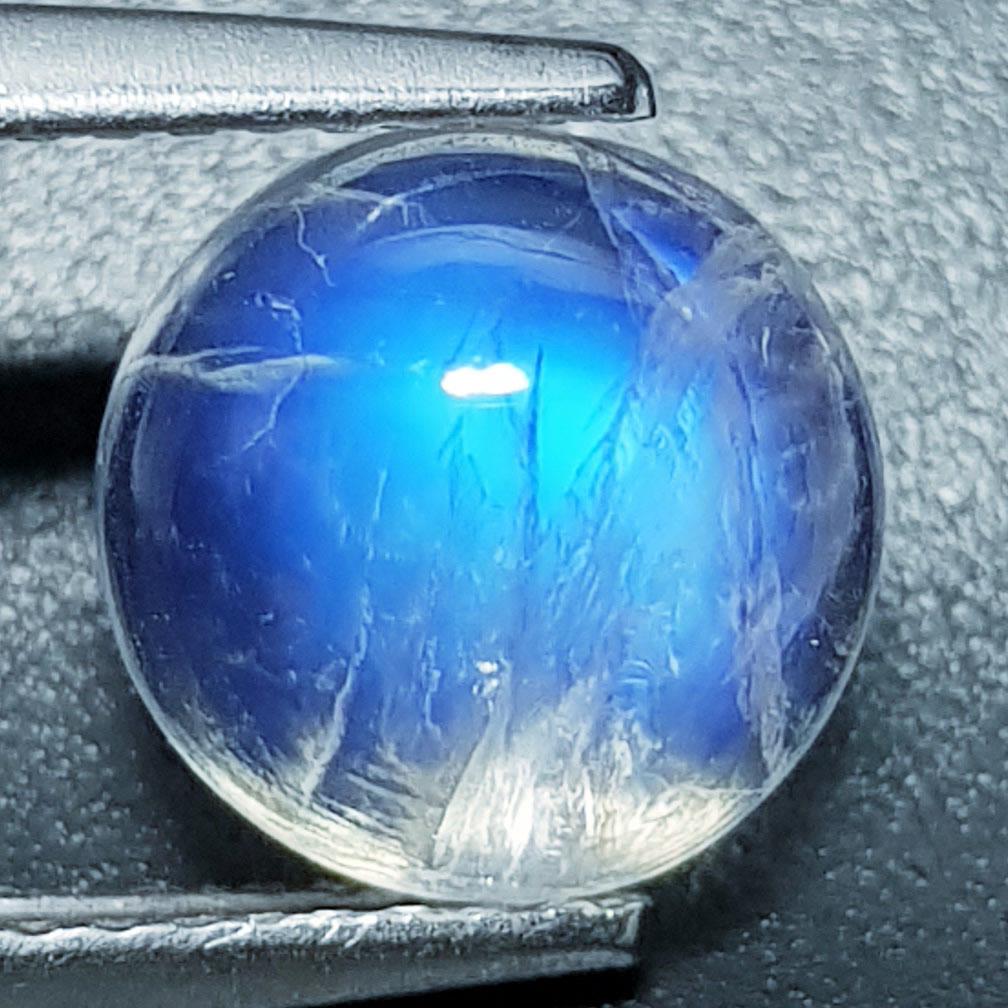 2.89 ctz " Lovely Collection" Natural Royal Blue Moonstone: No Reserve! Title: 2.89 ctz " Lovely Collection" Natural Royal Blue Moonstone Color/Clarity: Royal Blue / Transparant Gemstones: Moonstone Carat Weight: 2.89 Size/Dimensions: 8.90 x 8.90 x 5.00 Additi