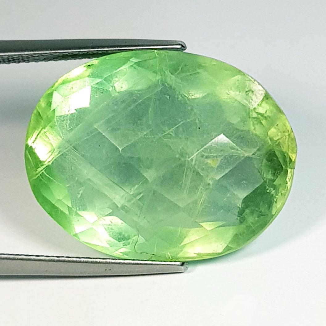 42.02 ctz" Rare Colombian Green Gem" Natural Fluorite: No Reserve! Title: 42.02 ctz" Rare Colombian Green Gem" Natural Fluorite Color/Clarity: Green / VS Gemstones: Fluorite Carat Weight: 42.02 Size/Dimensions: 23.70 x 18.48 x 13.27 Additional Information