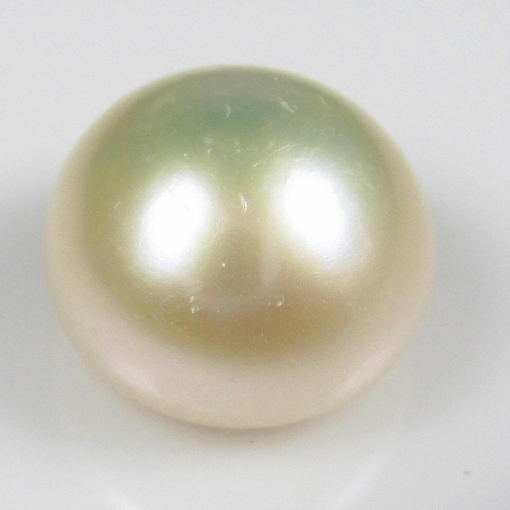 Natural Fresh Water Pearl - 9.54 Ct: No Reserve! Title: Natural Fresh Water Pearl - 9.54 Ct Origin: India Weight: 9.54 Size/Dimensions: 12.8 x 12.8 x 9.1 mm Additional Information: Pieces : 1 No's / Shape : Round Drilled / Color : White 