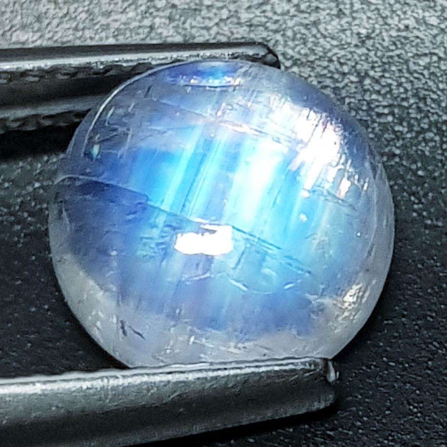 3.11 ctz " Lovely Collection" Natural Royal Blue Moonstone: No Reserve! Title: 3.11 ctz " Lovely Collection" Natural Royal Blue Moonstone Color/Clarity: Royal Blue / Transparant Gemstones: Moonstone Carat Weight: 3.11 Size/Dimensions: 9.00 x 9.00 x 4.80 Additi