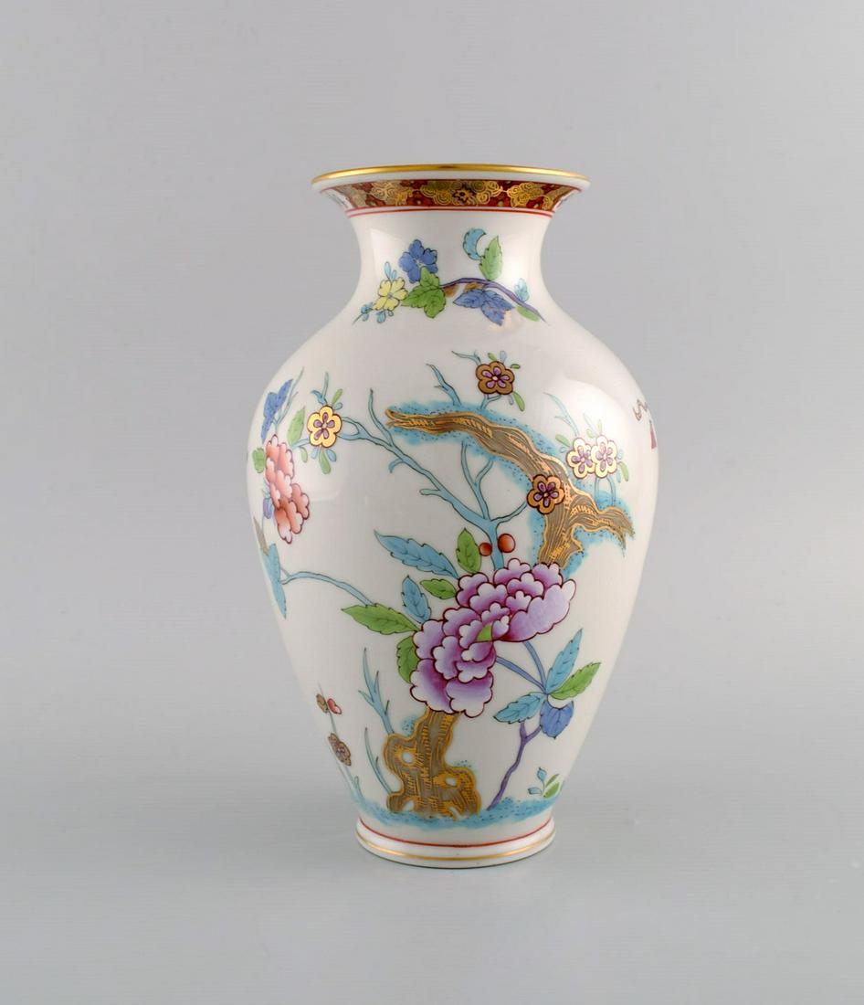 Herend vase in hand-painted porcelain with flowers, branches and gold decoration. Chinese style, mid (1 of 1)