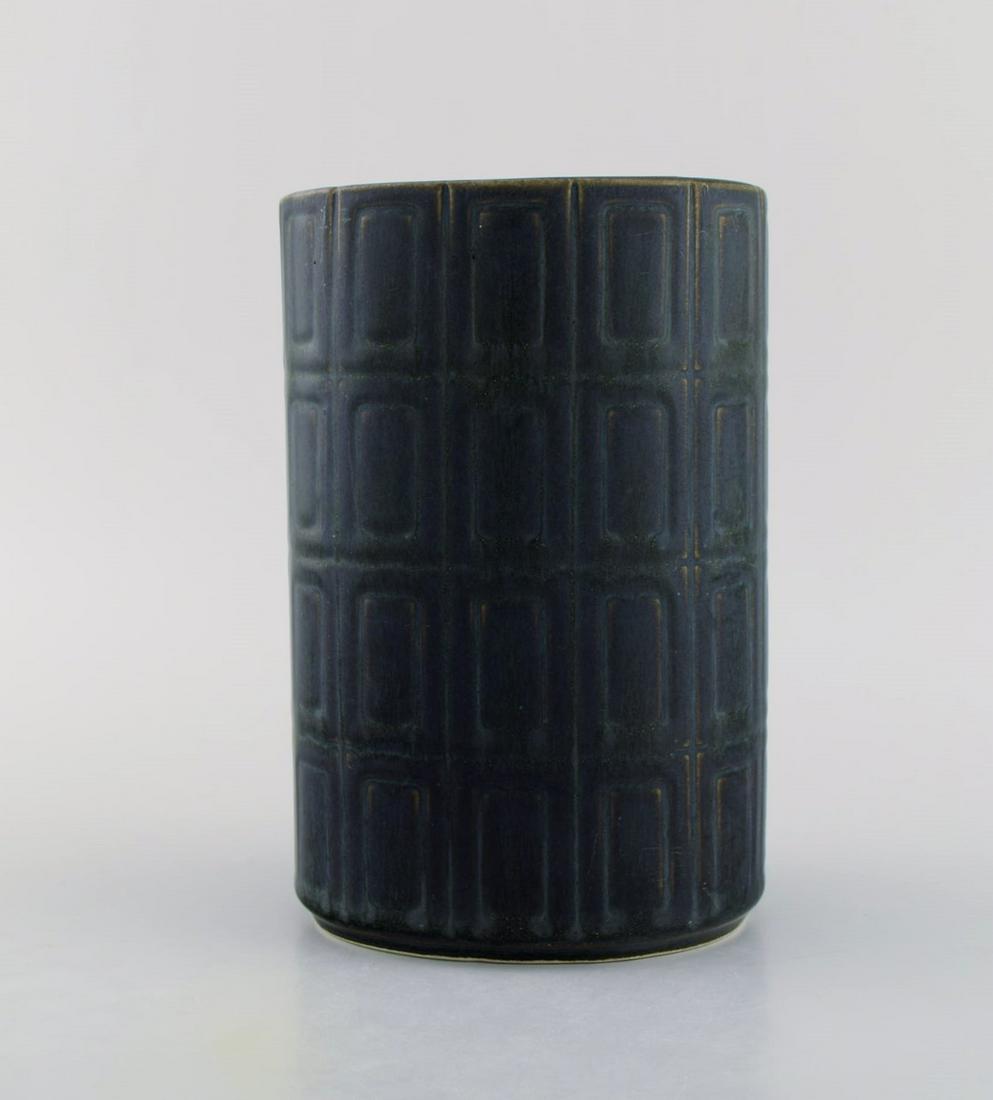 Göran Bäck (1923–2003) for Arabia. Vase in glazed stoneware with geometric fields.: Göran Bäck (1923–2003) for Arabia. Vase in glazed stoneware with geometric fields. Clean design. 1970s. Measures: 17.5 x 11.7 cm. In excellent condition. Stamped. Reserve: $175.00 Ship