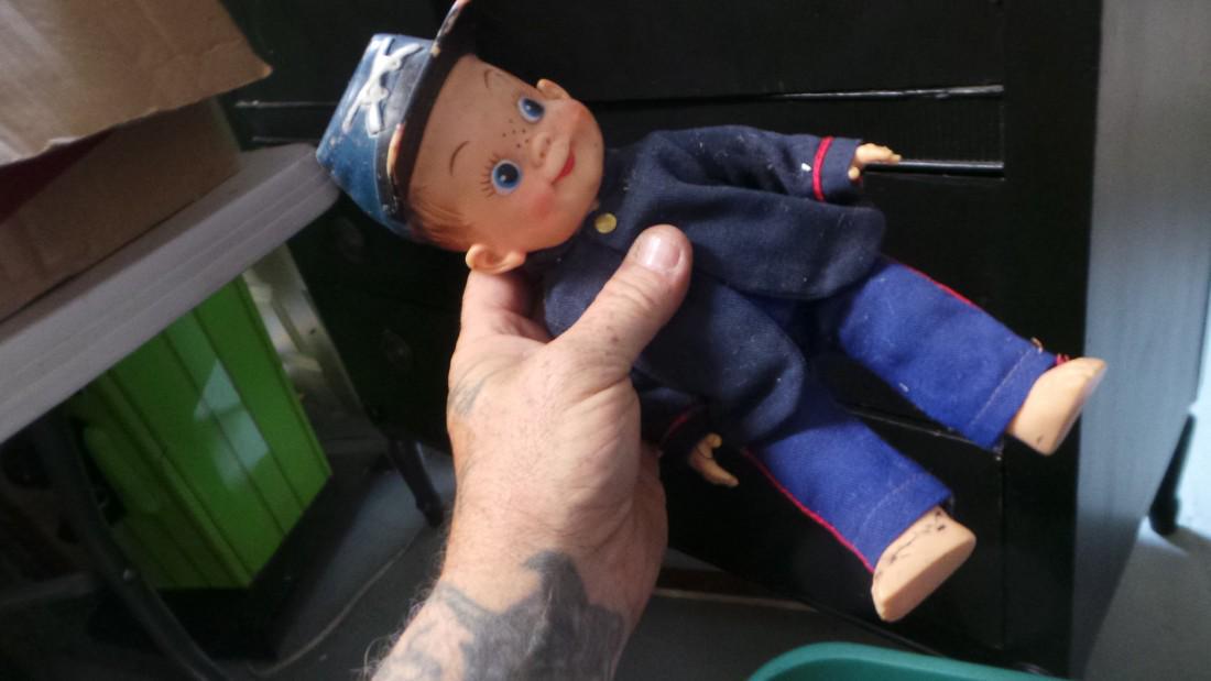 Vintage Effanbee Civil War confederate soldier: Vintage Effanbee Civil War confederate soldier - Size: 12" H - Condition: good, needs cleaning Shipping: Domestic: Flat-rate of $10.00 to anywhere within the contiguous U.S. International: Foreign shi