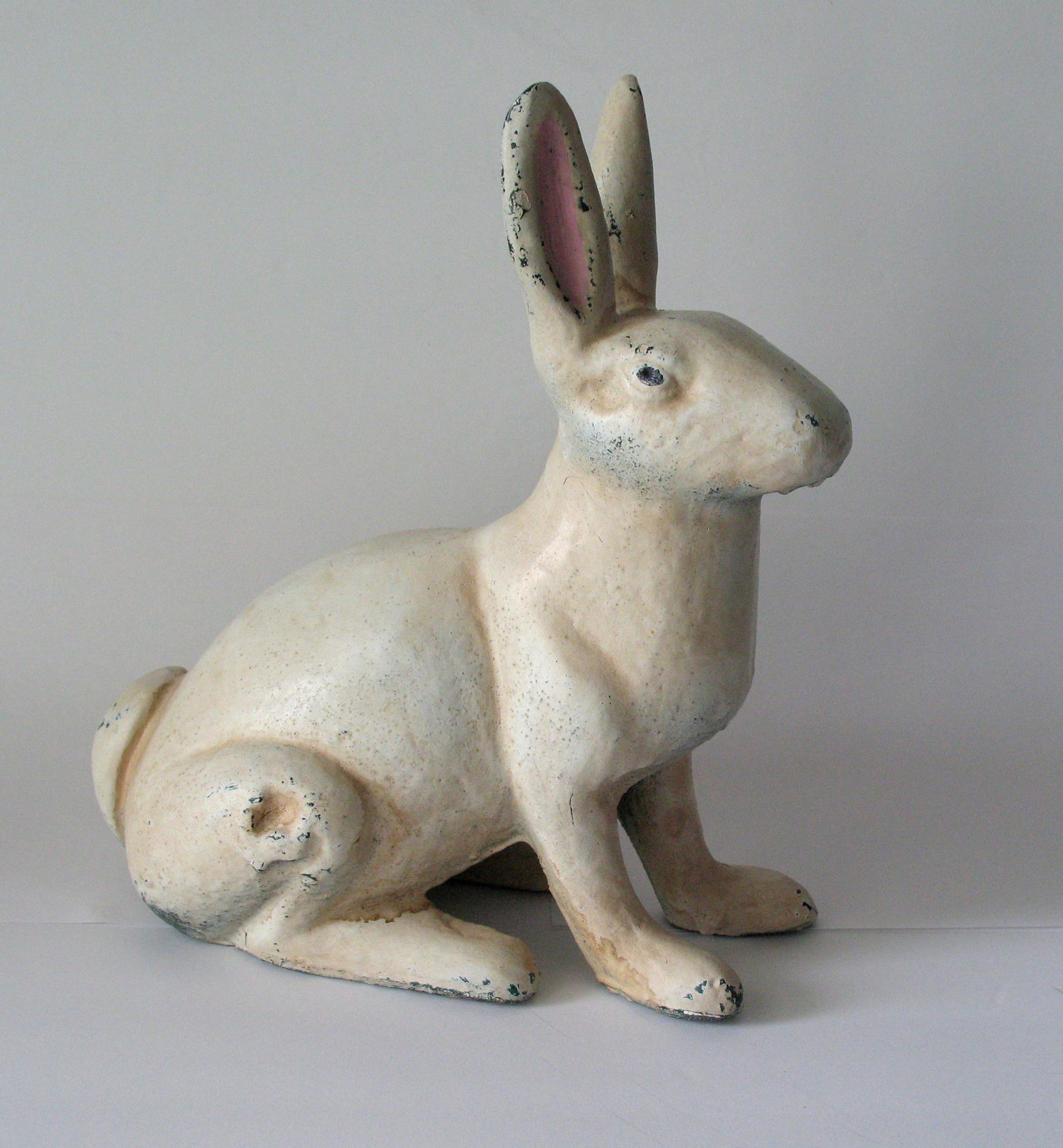 Antique cast iron garden rabbit. (1 of 5)