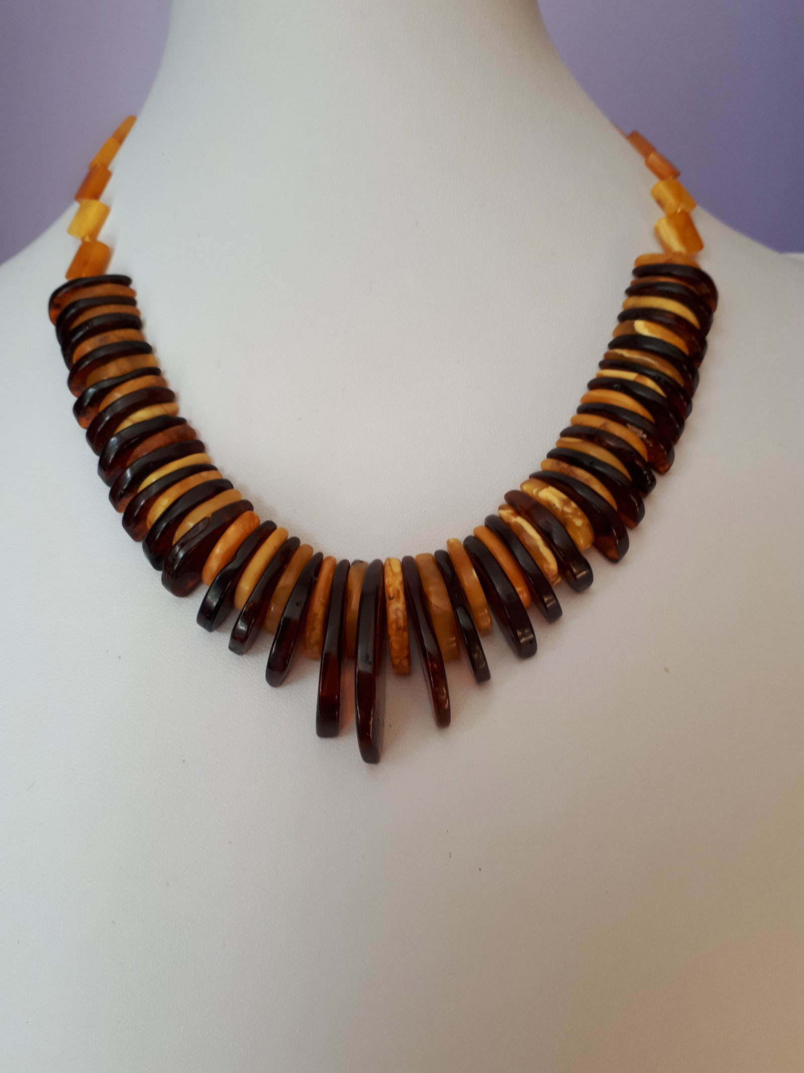 Modern, Charismatic Handmade Amber Necklace: Title: Modern, Charismatic Handmade Amber Necklace Size/Dimensions: W 27,5 gr ; L 44 cm Reserve: $140.00 Shipping: Domestic: Flat-rate of $20.00 to anywhere within the contiguous U.S. International: F