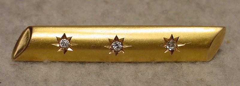 Art Nouveau 18K Gold 3 Diamond Pin: Title: Art Nouveau 18K Gold 3 Diamond Pin Additional Information: Beautiful Art Nouveau 18K gold and 3 diamond pin or brooch. The diamonds are old cut averaging I color and VS2 clarity. They measure